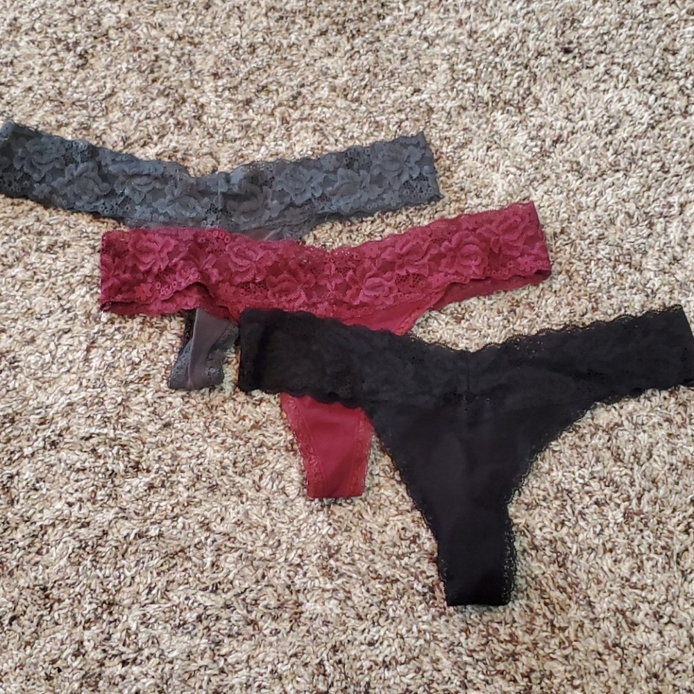 💜Lace thong, 3 pair.